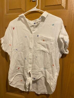 beachlunchlounge White Gauze Button-Front Top with Colorful Embroidery